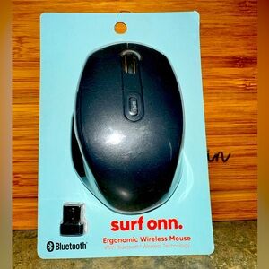 Ergonomic wireless mouse with Bluetooth technology